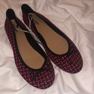 Old Navy Red and Black Flats Size: 8